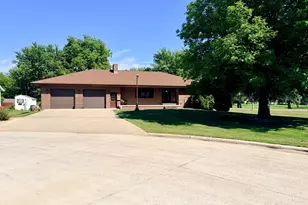 1604 Birchwood Pl, Worthington, MN 56187 - Photo 3