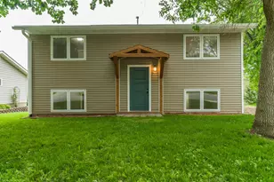 1208 Crestview Rd, Albert Lea, MN 56007 - Photo 1