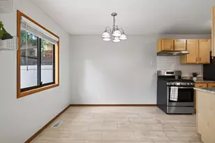 3215 Valley Ridge Dr, Eagan, MN 55121 - Photo 9