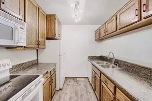 8777 Jasmine Ln, Eden Prairie, MN 55344 - Photo 7