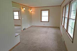 1109 S Moore St, Blue Earth, MN 56013 - Photo 9