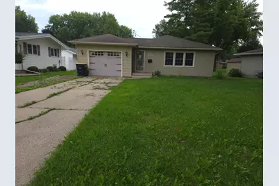 1109 S Moore Street, Blue Earth, MN 56013 - Photo 1