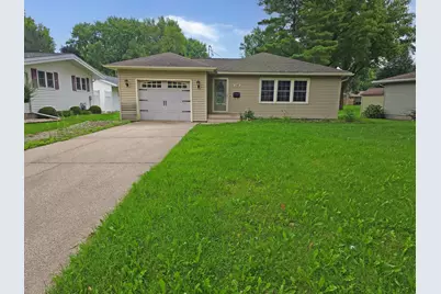 1109 S Moore Street, Blue Earth, MN 56013 - Photo 1