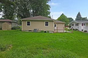 1109 S Moore St, Blue Earth, MN 56013 - Photo 3