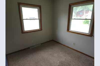 1109 S Moore Street, Blue Earth, MN 56013 - Photo 13