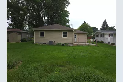 1109 S Moore Street, Blue Earth, MN 56013 - Photo 3