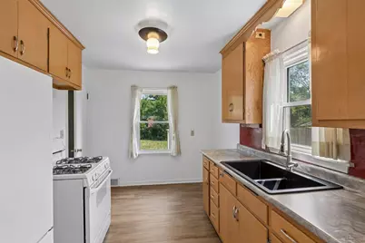 2933 Hillsboro Avenue S, Saint Louis Park, MN 55426 - Photo 11