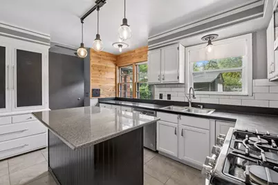 2011 Vincent Avenue N, Minneapolis, MN 55411 - Photo 13