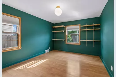 2011 Vincent Avenue N, Minneapolis, MN 55411 - Photo 19