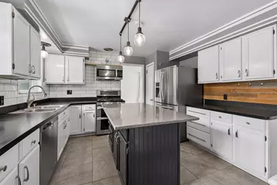 2011 Vincent Avenue N, Minneapolis, MN 55411 - Photo 15