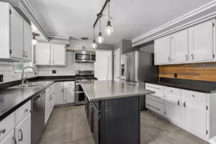 2011 Vincent Ave N, Minneapolis, MN 55411 - Photo 15