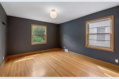 2011 Vincent Avenue N, Minneapolis, MN 55411 - Photo 17