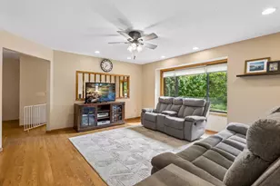 1076 Cottonwood Dr, Hudson, WI 54016 - Photo 5