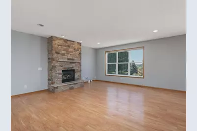 1511 Pembroke Pass, Chanhassen, MN 55317 - Photo 3
