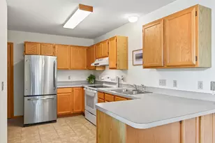 13460 60th Pl N, Plymouth, MN 55446 - Photo 9