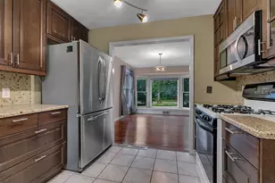 10206 Lakeview Dr W, Minnetonka, MN 55305 - Photo 9