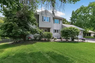 18425 Harrogate Dr, Eden Prairie, MN 55346 - Photo 3
