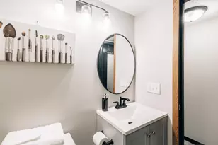 18701 Clear View Dr, Minnetonka, MN 55345 - Photo 17