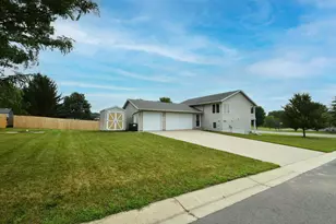 101 6th Ave N E, Elgin, MN 55932 - Photo 3