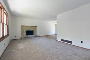 2226 Pleasant View Dr, New Brighton, MN 55112 - Photo 9