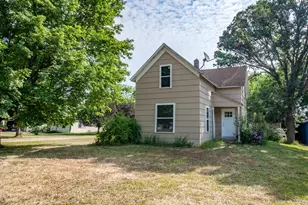 614 Springen Ave, Fergus Falls, MN 56537 - Photo 1