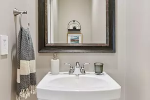 421 Willoughby Way W, Minnetonka, MN 55305 - Photo 23