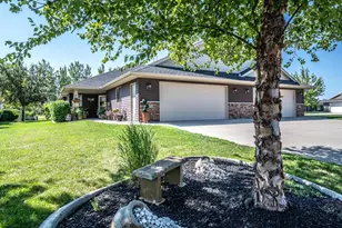 204 Ottawa Ave SE, Hutchinson, MN 55350 - Photo 1