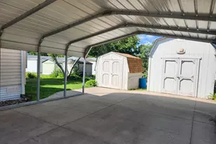 918 Peters Ct, Lake City, MN 55041 - Photo 3