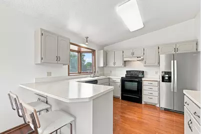 8106 Vincent Avenue N, Brooklyn Park, MN 55444 - Photo 11