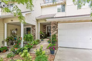912 Kelly Ct, Chanhassen, MN 55317 - Photo 1