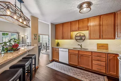 912 Kelly Court, Chanhassen, MN 55317 - Photo 7