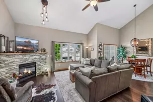 912 Kelly Ct, Chanhassen, MN 55317 - Photo 1