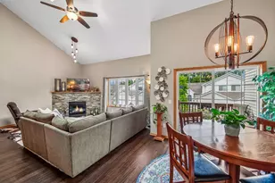 912 Kelly Ct, Chanhassen, MN 55317 - Photo 7