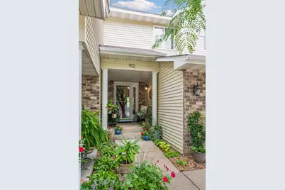 912 Kelly Court, Chanhassen, MN 55317 - Photo 5
