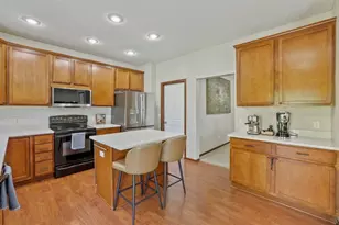 2321 Woodcrest Dr, Woodbury, MN 55129 - Photo 9