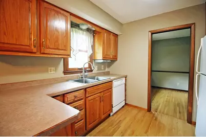 7925 Penn Avenue N, Brooklyn Park, MN 55444 - Photo 9
