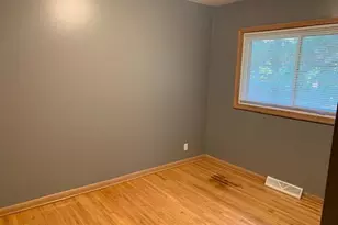 725 Robinwood Ln, Hopkins, MN 55305 - Photo 17