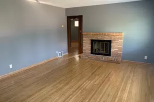 725 Robinwood Ln, Hopkins, MN 55305 - Photo 7
