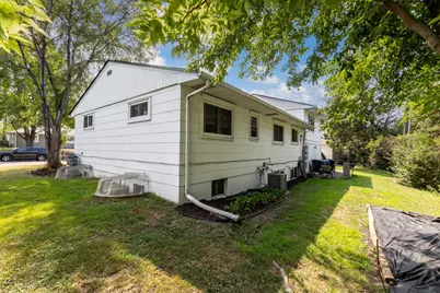725 Robinwood Lane, Hopkins, MN 55305 - Photo 5