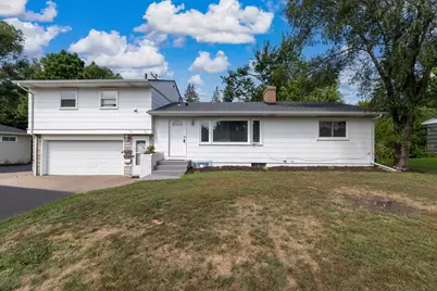 725 Robinwood Lane, Hopkins, MN 55305 - Photo 3