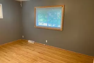 725 Robinwood Ln, Hopkins, MN 55305 - Photo 11