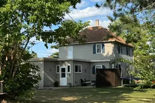 421 Geary Ave NE, Bagley, MN 56621 - Photo 3