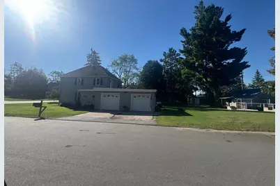 421 Geary Avenue NE, Bagley, MN 56621 - Photo 3