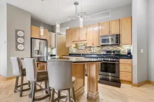 317 Groveland Ave, Minneapolis, MN 55403 - Photo 11