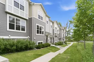 2864 Lexington Pl N, Roseville, MN 55113 - Photo 9