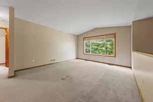 1437 McIntosh Cir, Shakopee, MN 55379 - Photo 9