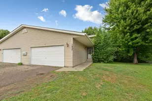 1437 McIntosh Cir, Shakopee, MN 55379 - Photo 1