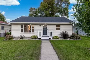 307 S 4th St, Le Sueur, MN 56058 - Photo 1