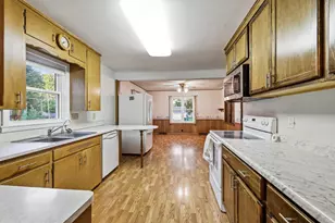 307 S 4th St, Le Sueur, MN 56058 - Photo 5