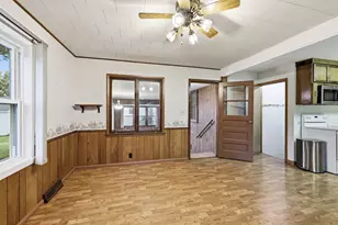 307 S 4th St, Le Sueur, MN 56058 - Photo 9